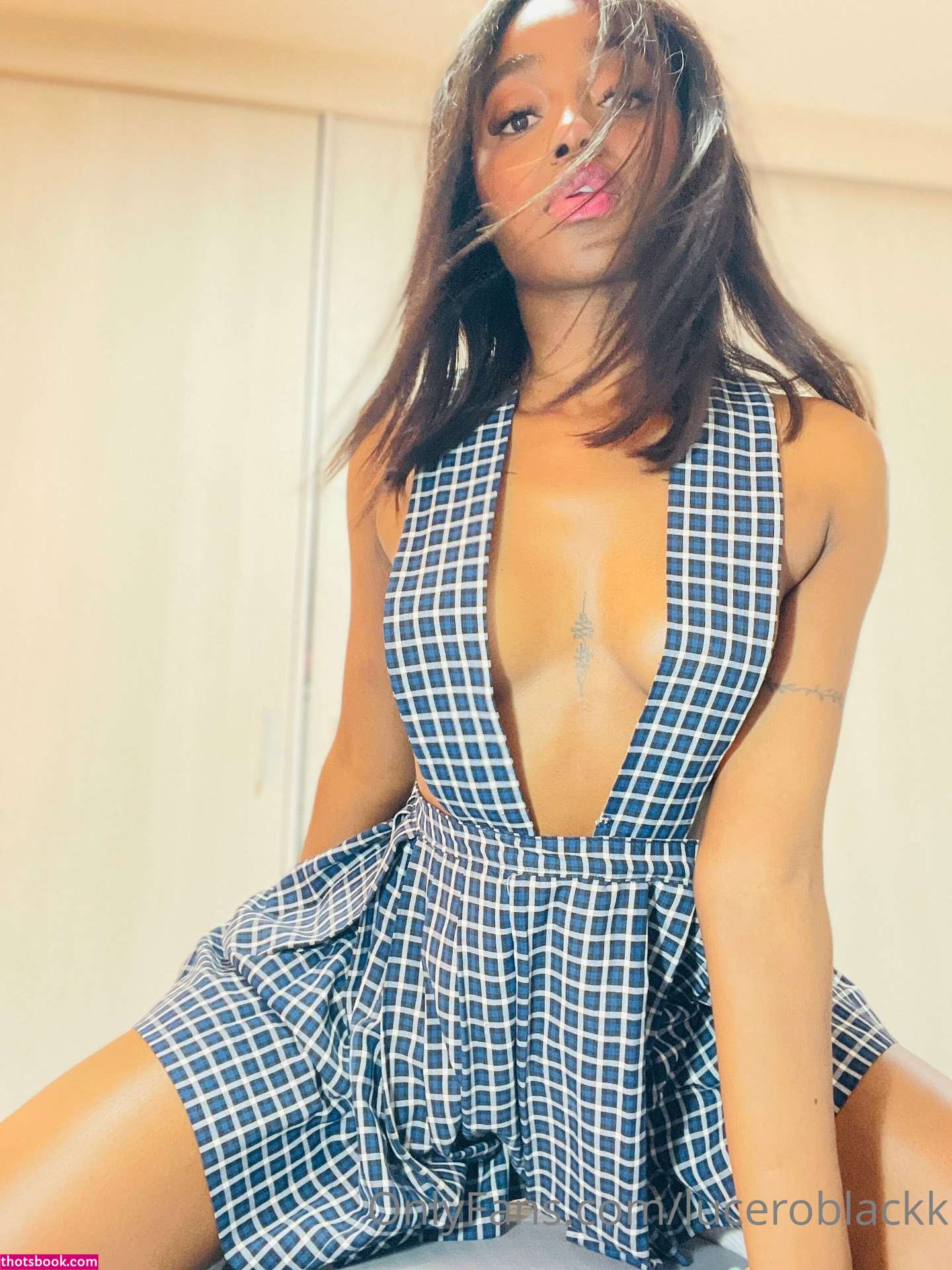 Lucero Black Photo #115