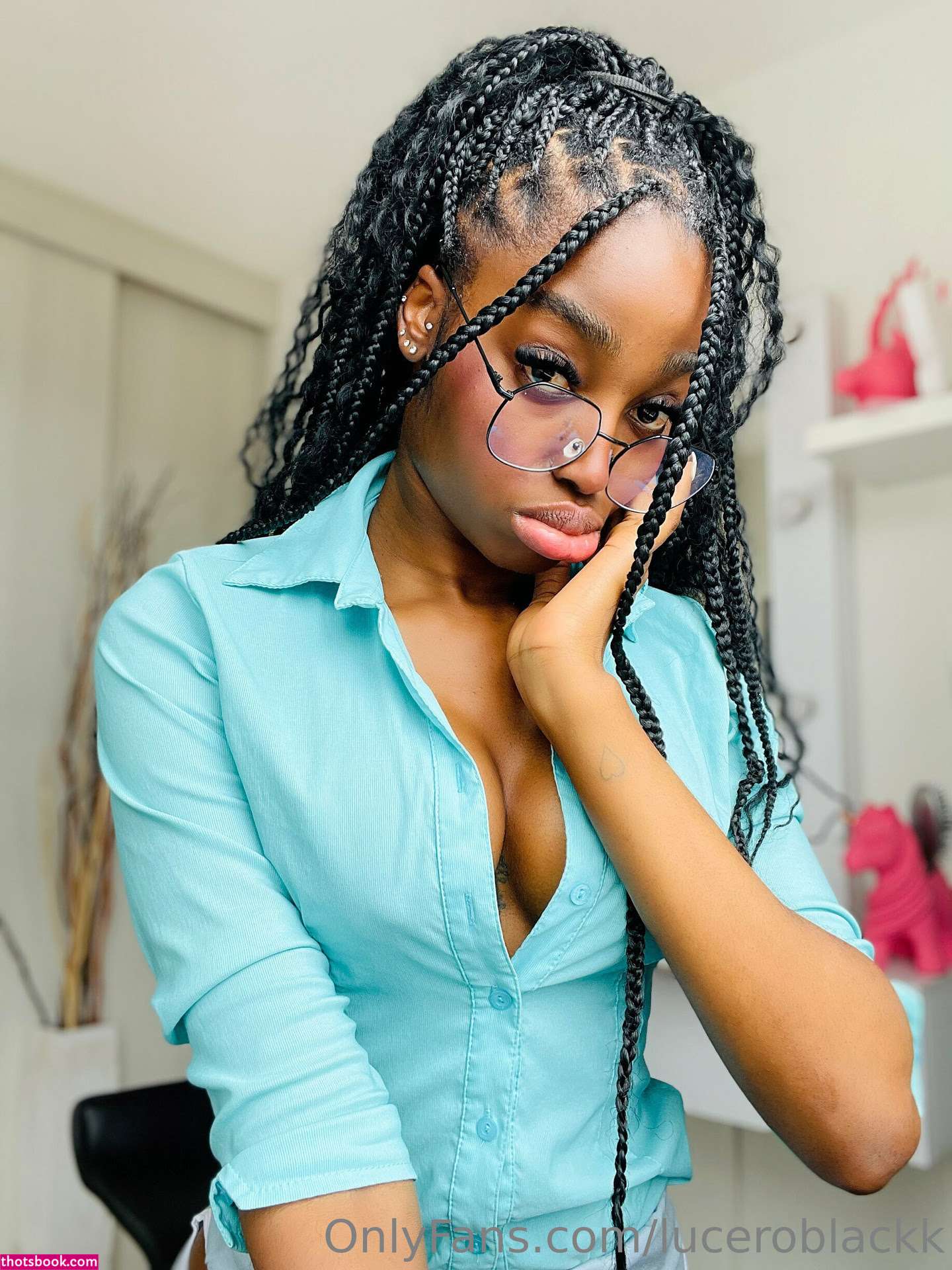 Lucero Black Photo #127