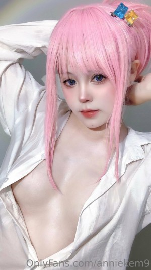 Annie Leonhardt Photo #44