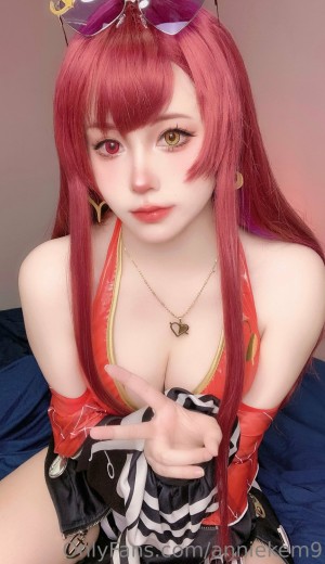 Annie Leonhardt Photo #60