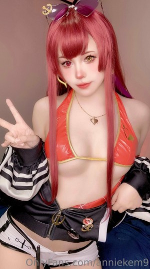 Annie Leonhardt Photo #63