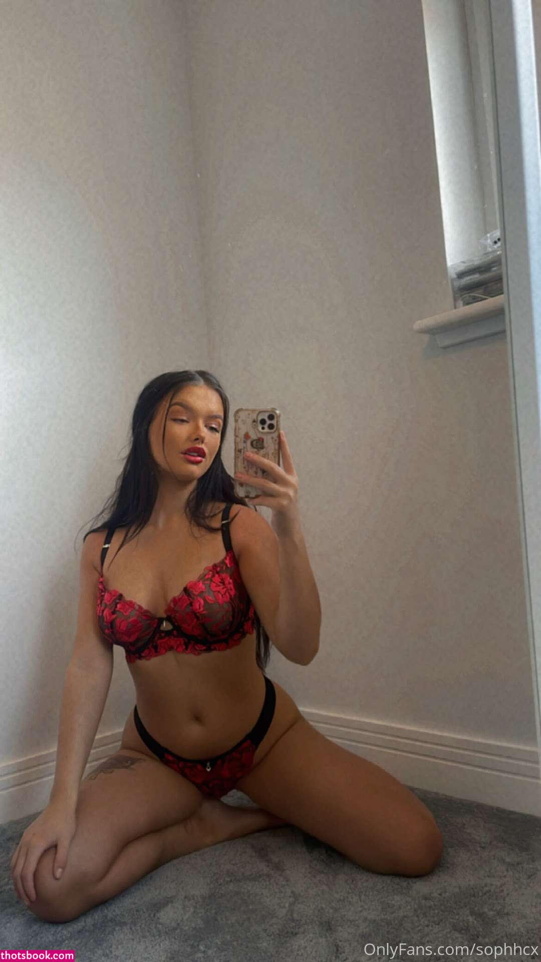 Sophie Crawley Photo #11