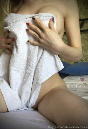 Sensual Blonde Angels Photo #6