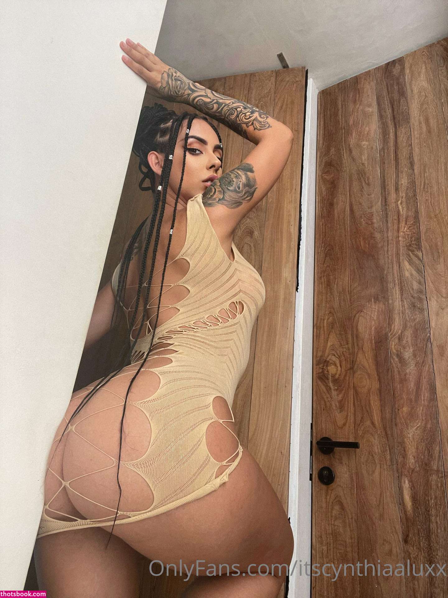 Cynthiaaluxx Photo #57