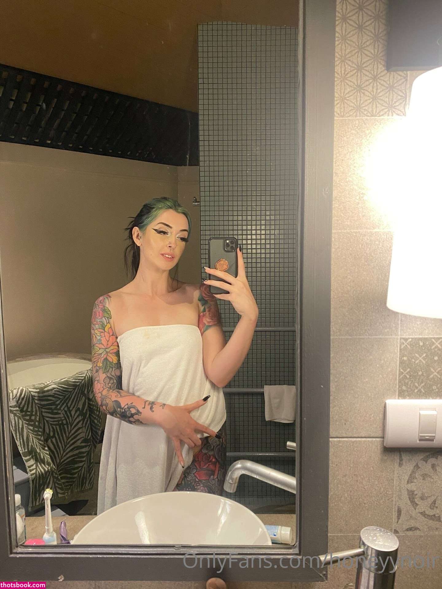 Honeyy Noir Photo #20