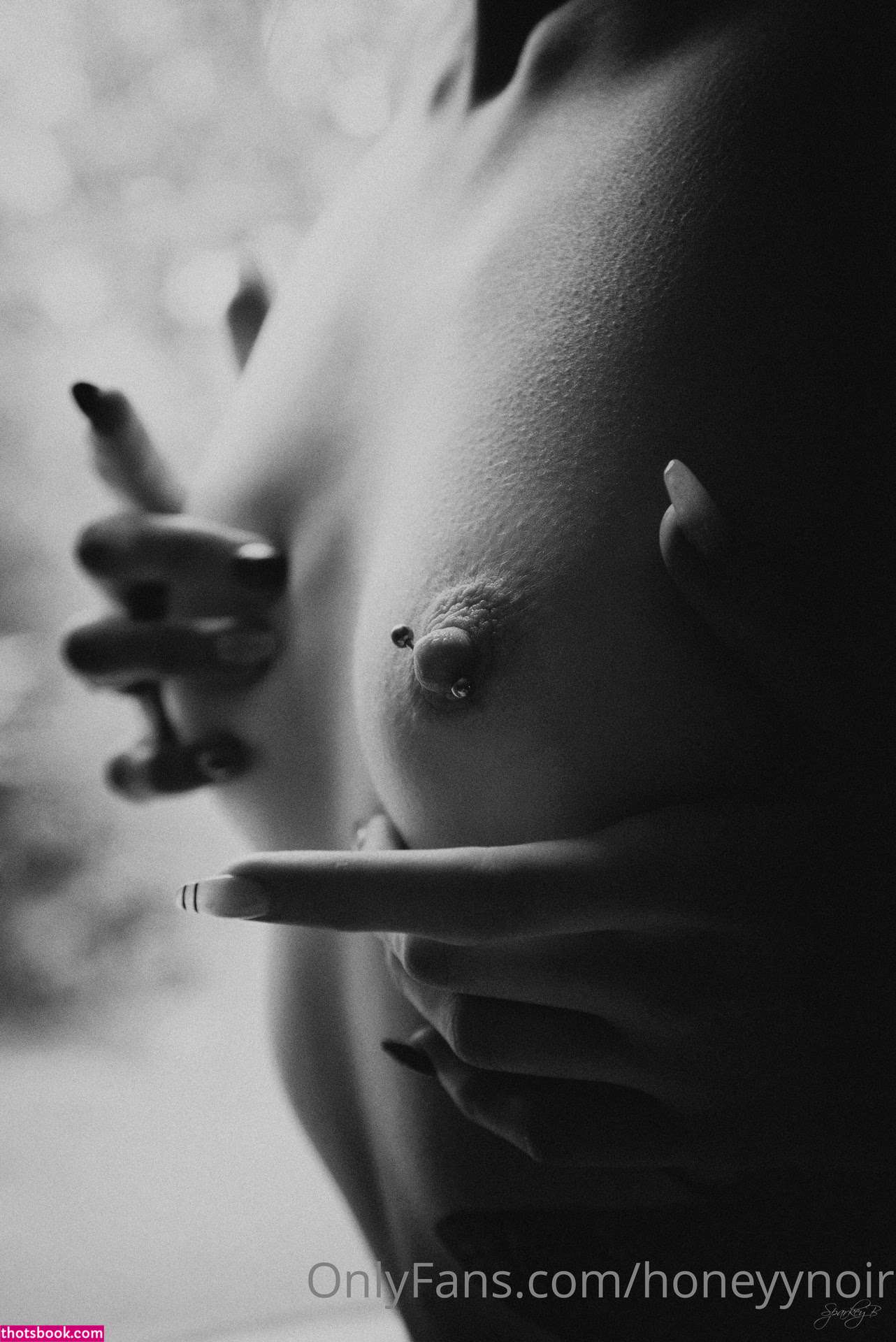 Honeyy Noir Photo #34