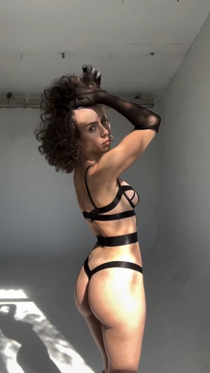 curlywiktoria Photo #15