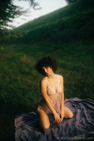 curlywiktoria Photo #26