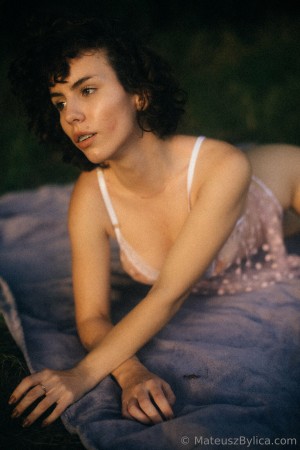 curlywiktoria Photo #27