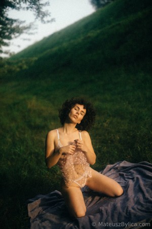 curlywiktoria Photo #28