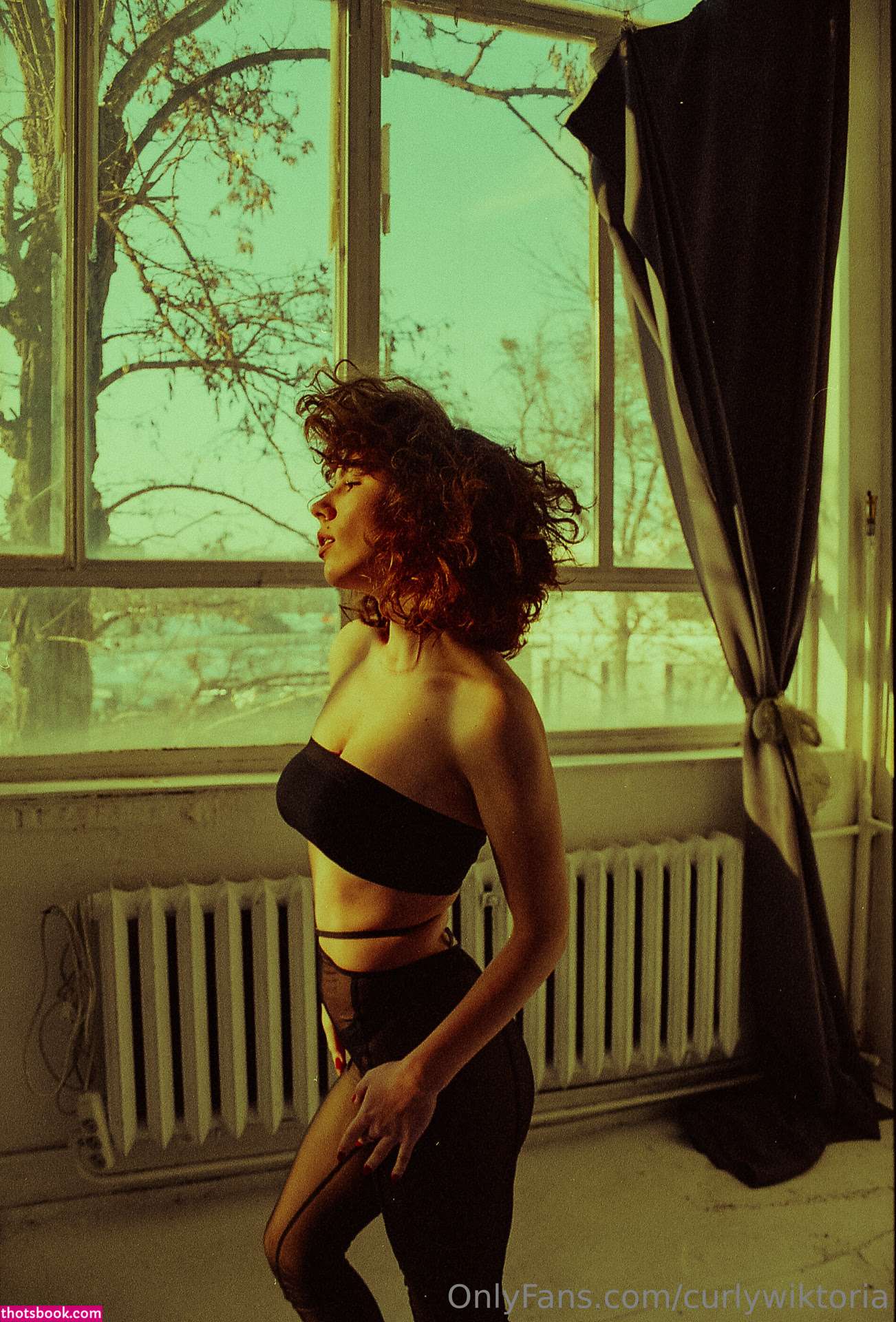 curlywiktoria Photo #136