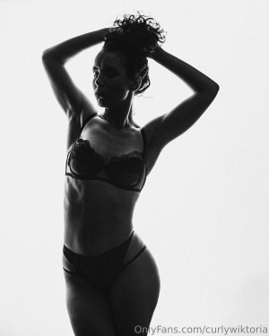 curlywiktoria Photo #194