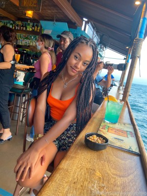 Uwucatxoxo Photo #15