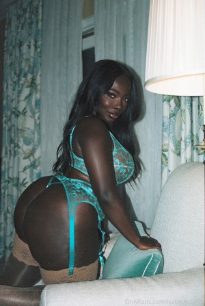 Isabelle Miller Photo #11