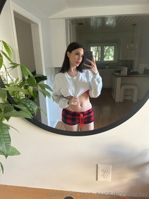 Paige Woolen Photo #282