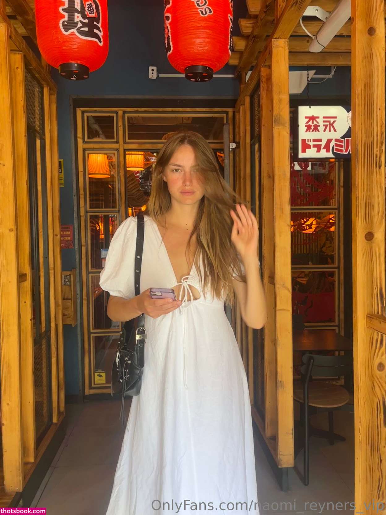 Naomi Reyner Photo #10