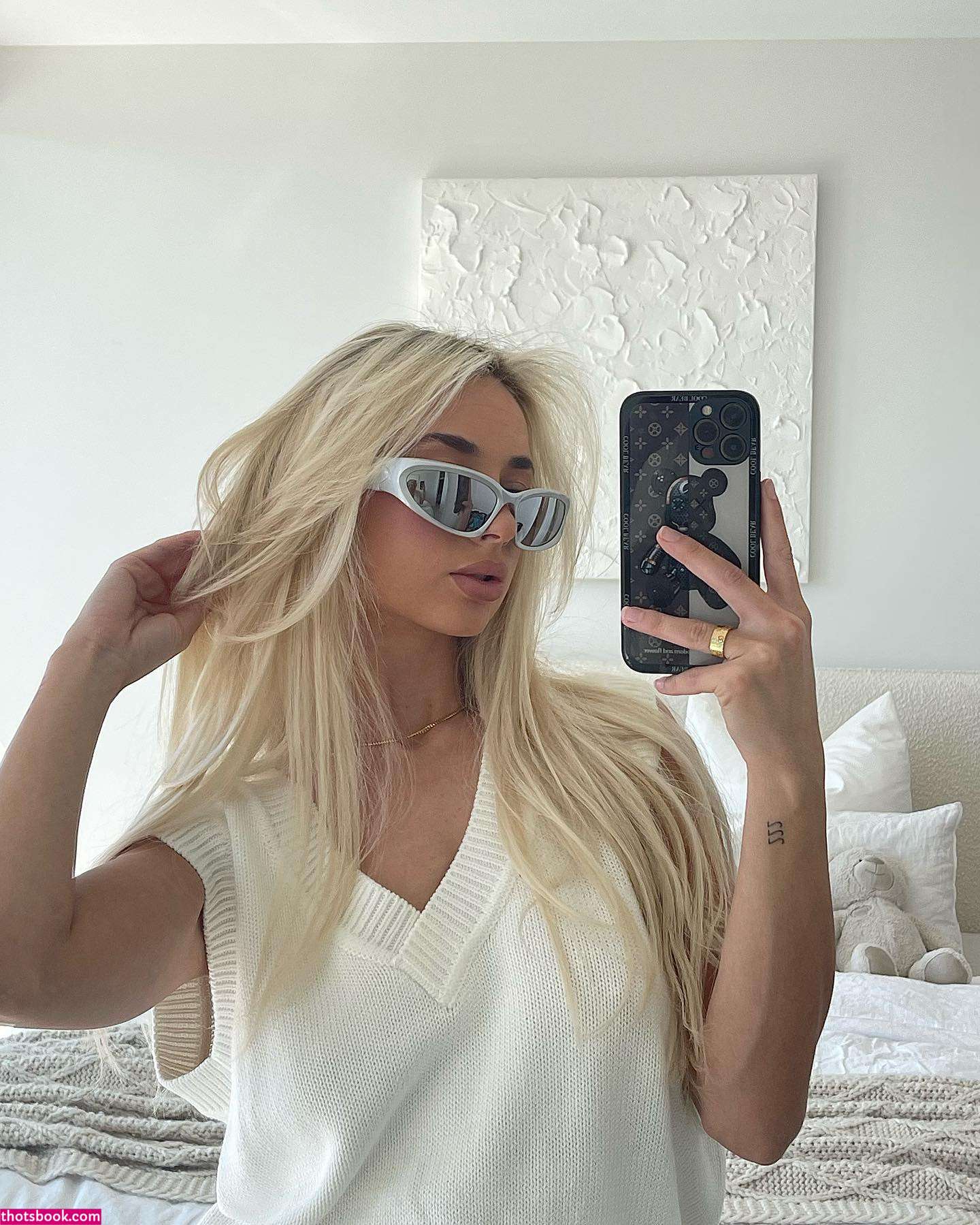 Avalon Nadfalusi Photo #8