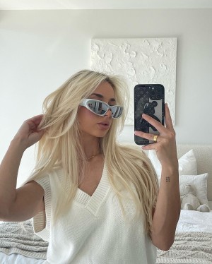 Avalon Nadfalusi Photo #8