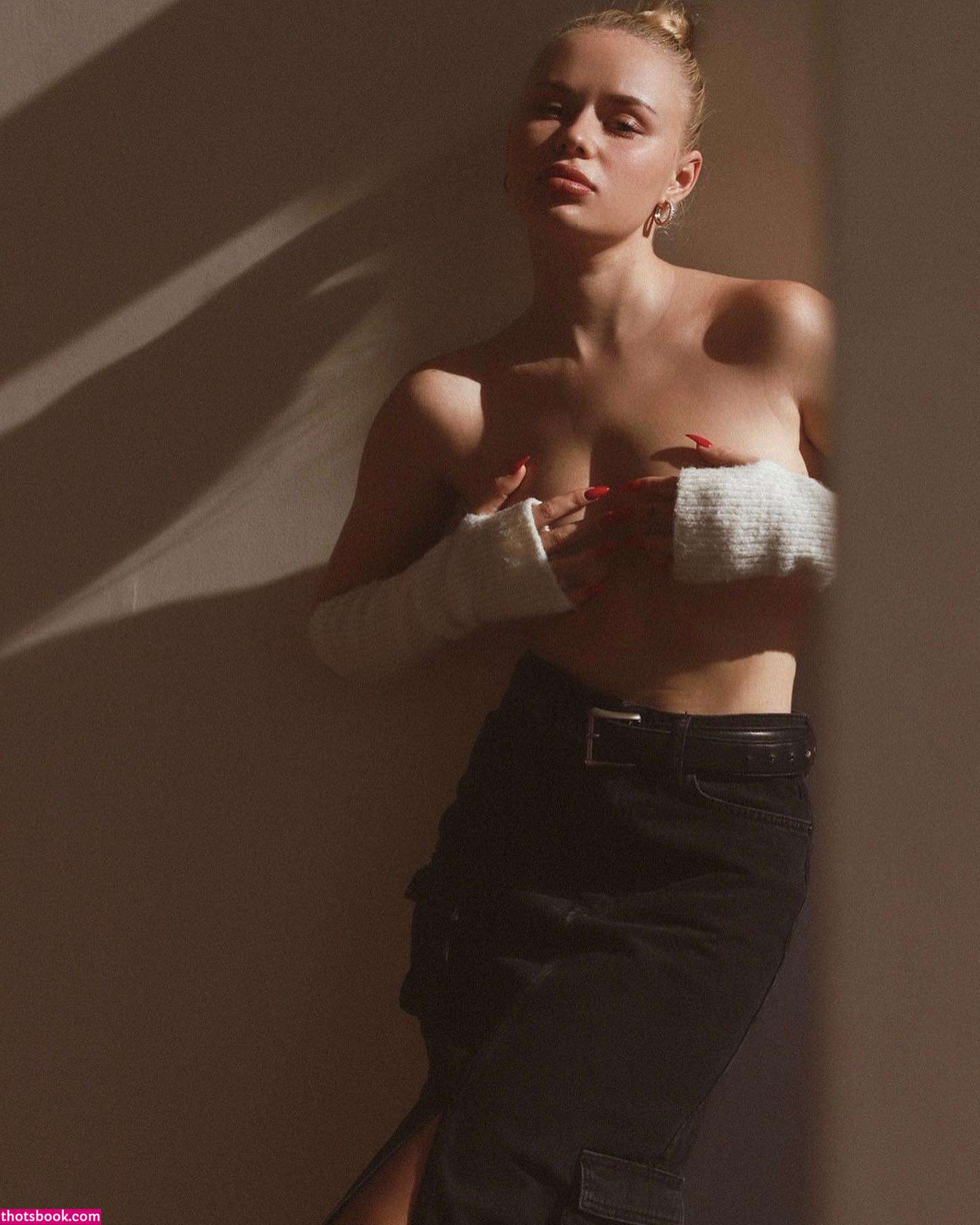 Akiv Avoyvolos Photo #26