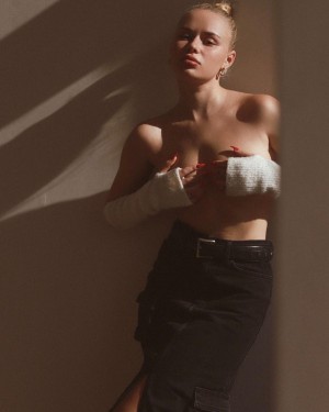 Akiv Avoyvolos Photo #26