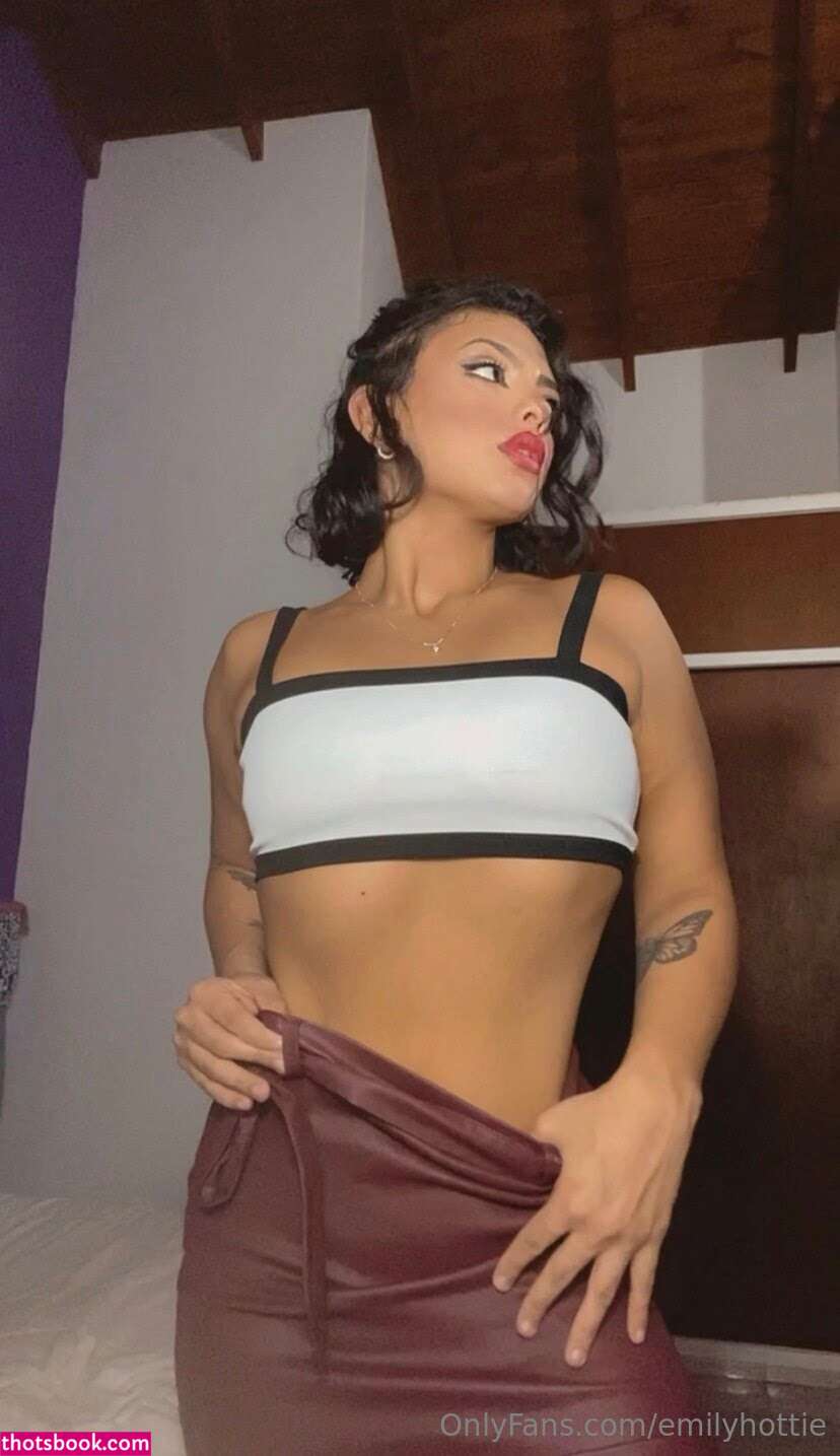 emilyhottie Photo #1