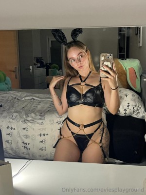 eviesplayground Photo #4