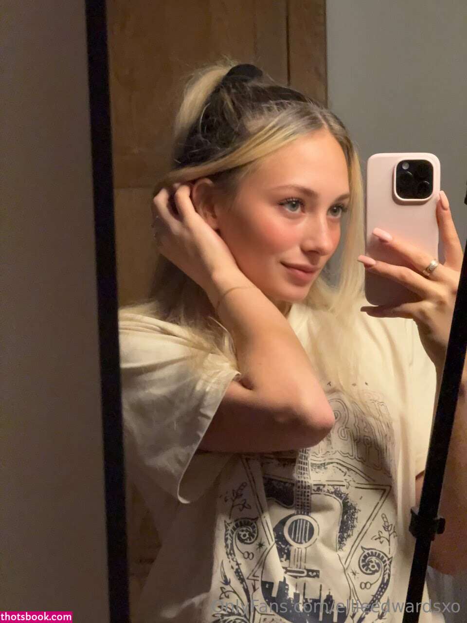 Ellie Edwards Photo #20