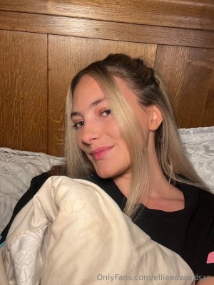 Ellie Edwards Photo #32