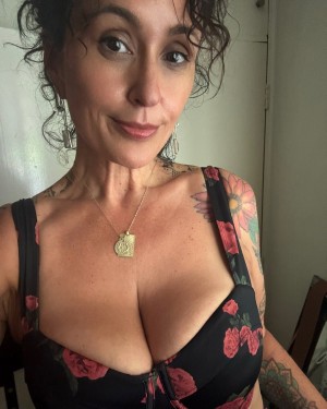 Amelia Linda Photo #2