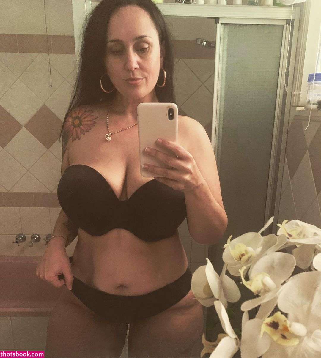 Amelia Linda Photo #25