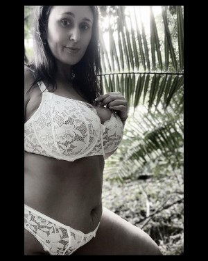 Amelia Linda Photo #47