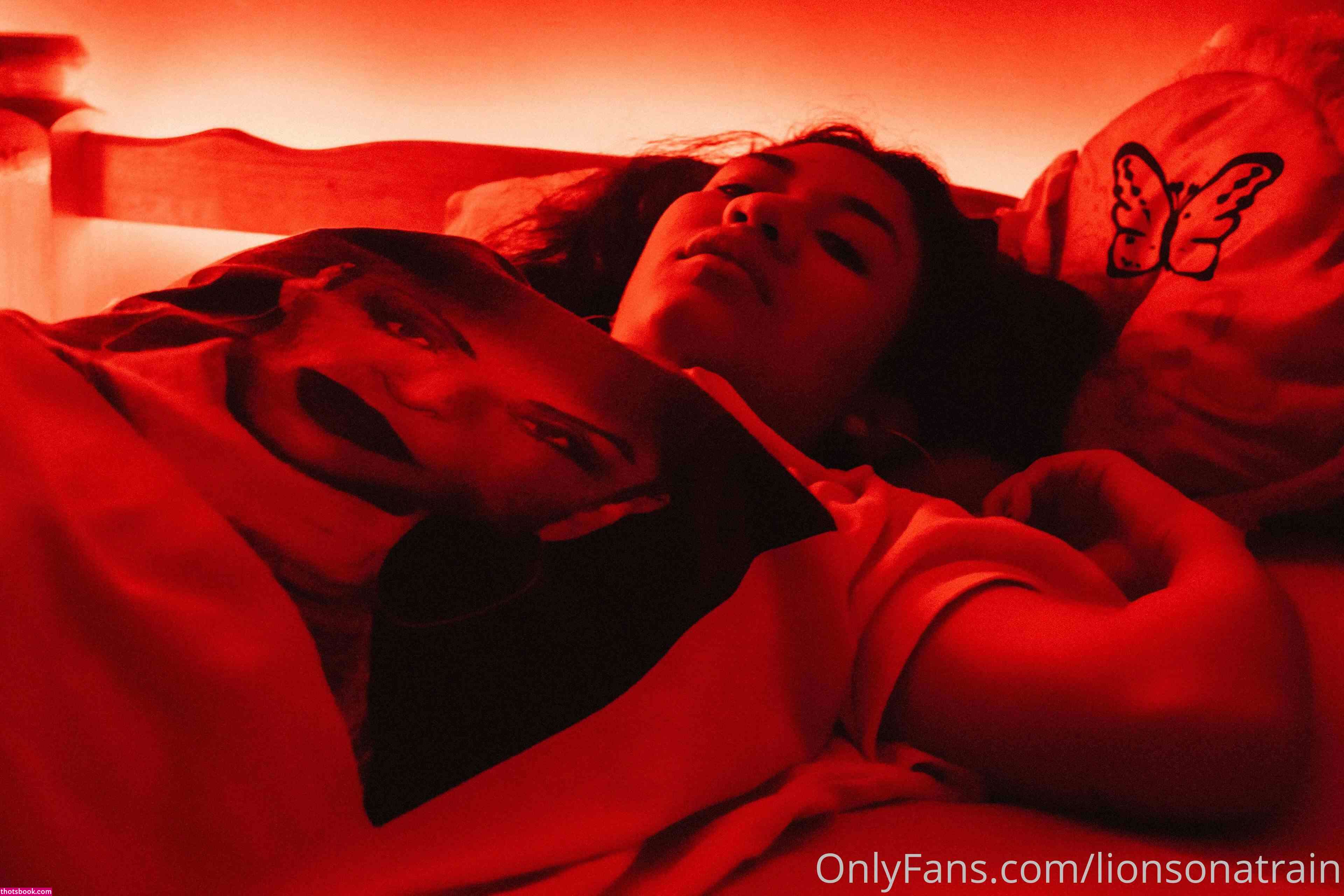 Lionsonatrain Photo #10