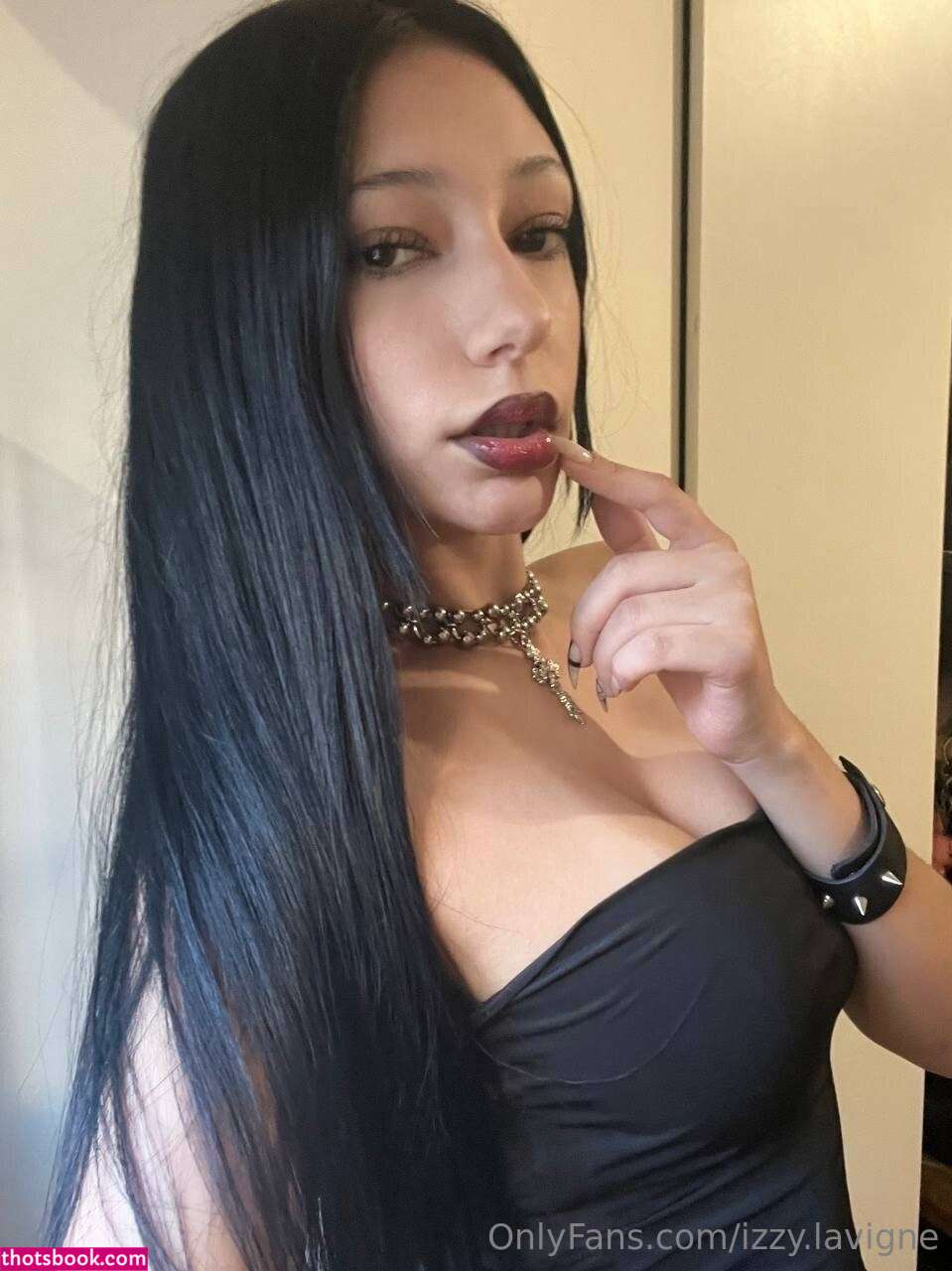 Izzy Lavigne Photo #6