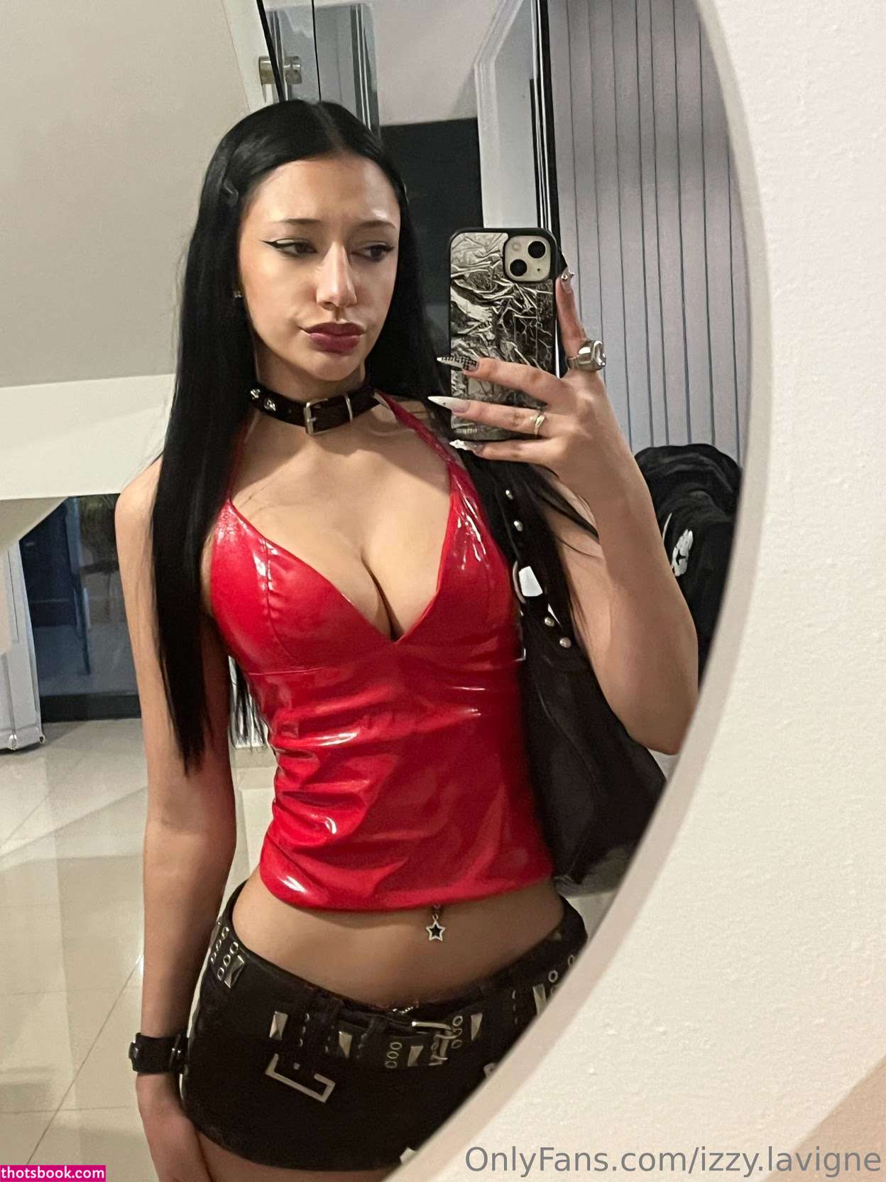 Izzy Lavigne Photo #10