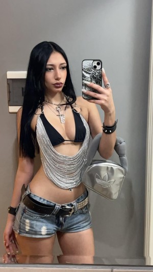 Izzy Lavigne Photo #21