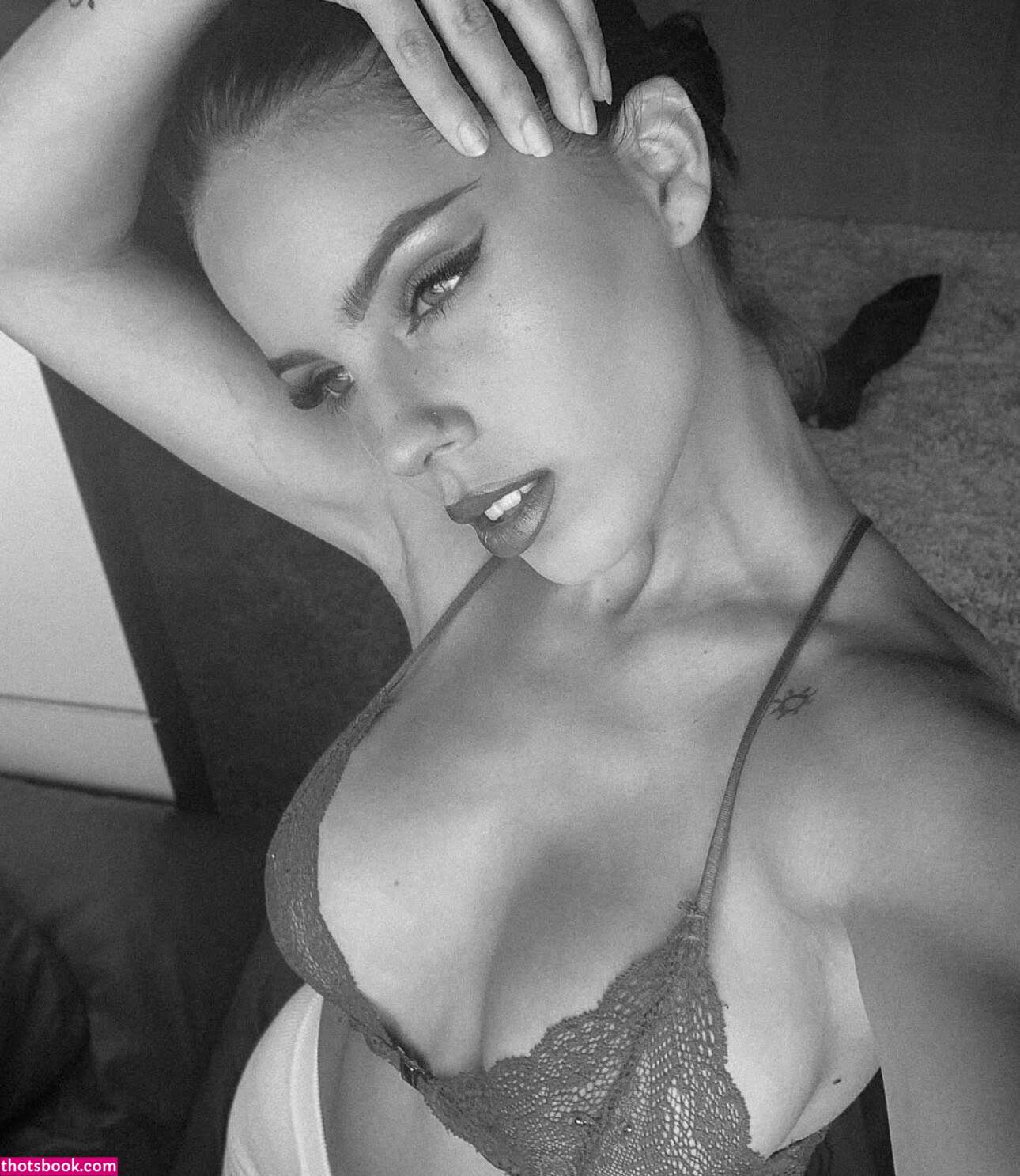 Katerina Reeves Photo #9