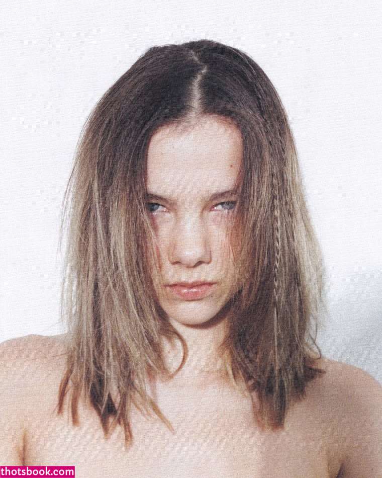 Phoebe Combes Photo #2