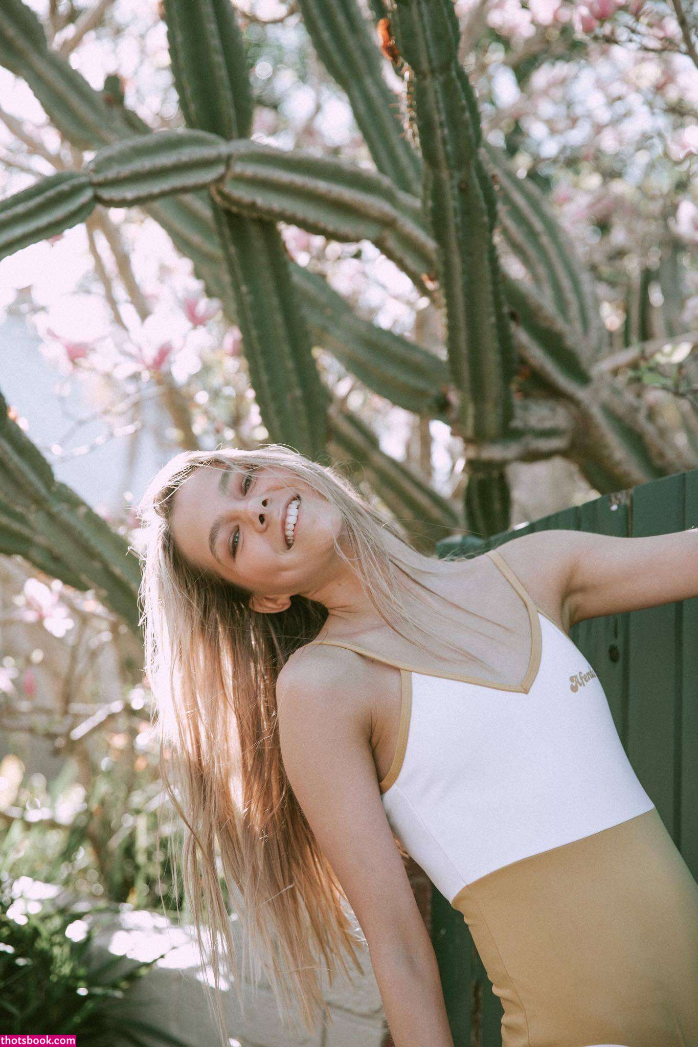 Phoebe Combes Photo #9