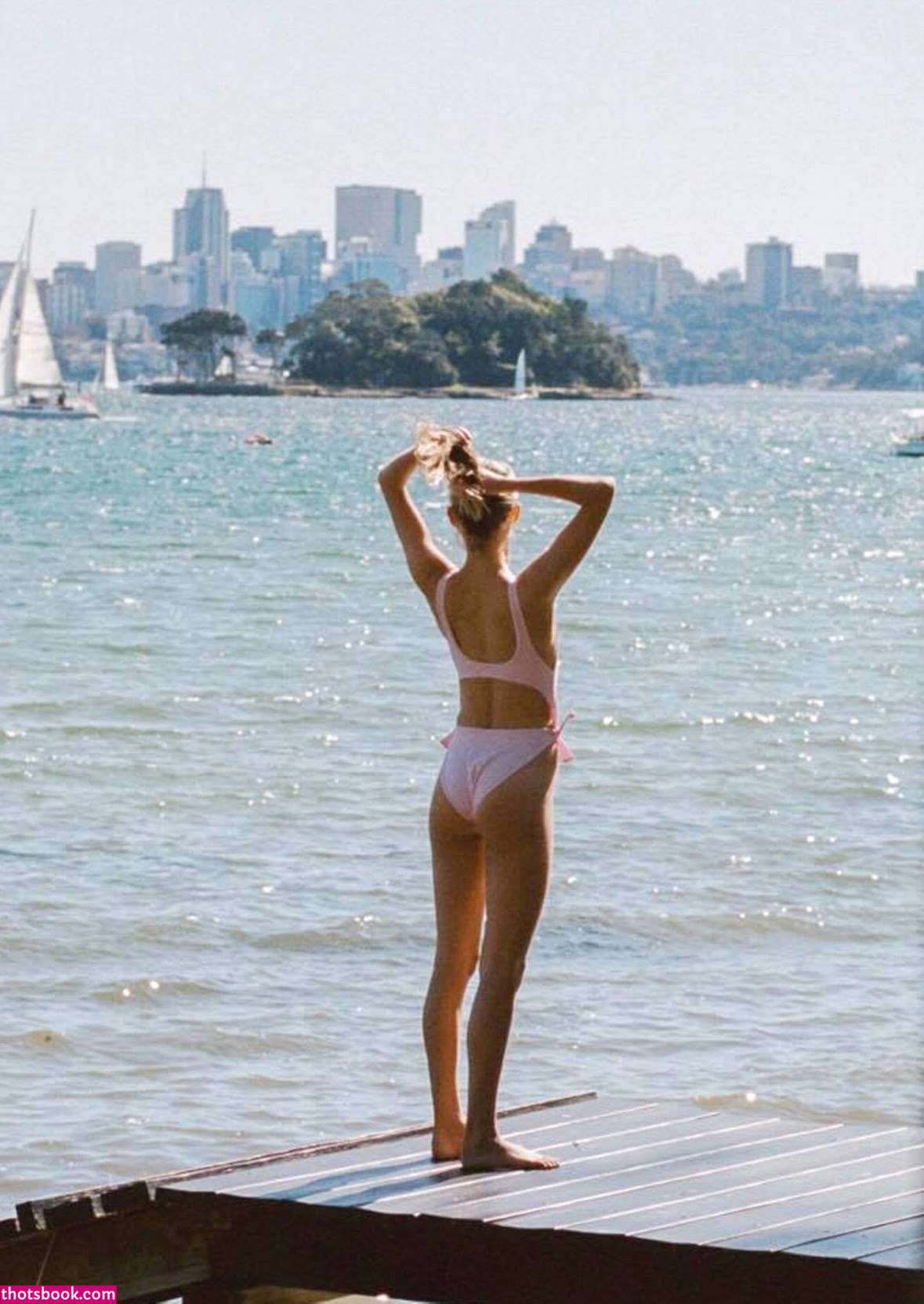 Phoebe Combes Photo #16