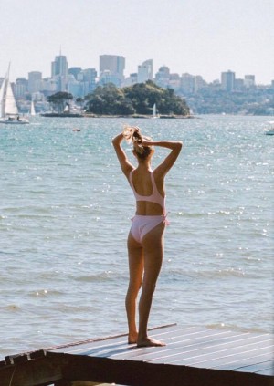 Phoebe Combes Photo #16