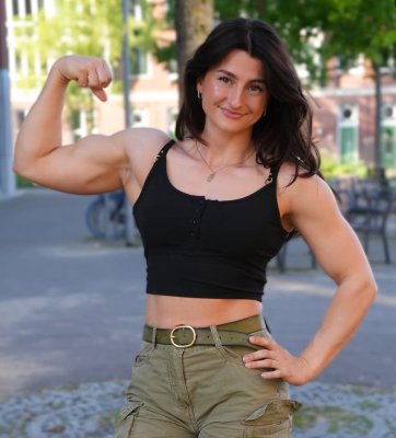 Nadine van Oosten Photo #2