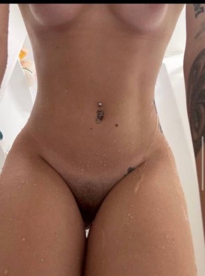 IslaWhitlock Nude Leaks OnlyFans Photos #1