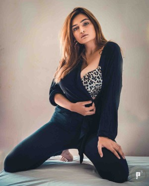 Sonali malhotraa Nude Leaks OnlyFans Photos #2