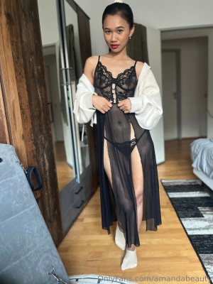 amandabeauty roseniaexluxive Nude Leaks OnlyFans Photos #3