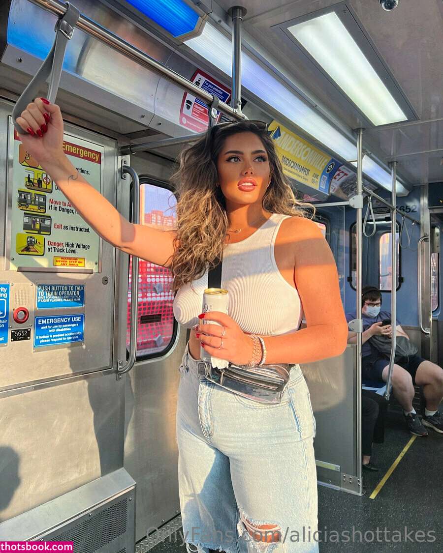 Aliciahottakes Livinlavialicia Nude OnlyFans Photos #1 379839