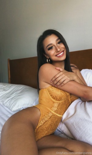 ambergianna Nude Leaks OnlyFans Photos #3
