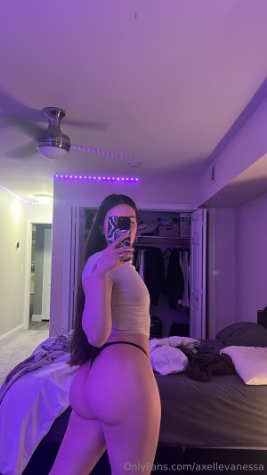 axellevanessa Nude Leaks OnlyFans Photos #2