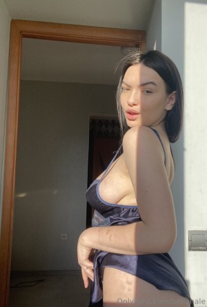 bellahale Nude Leaks OnlyFans Photos #1