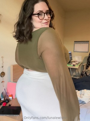 lunalewistv Nude Leaks OnlyFans Photos #1