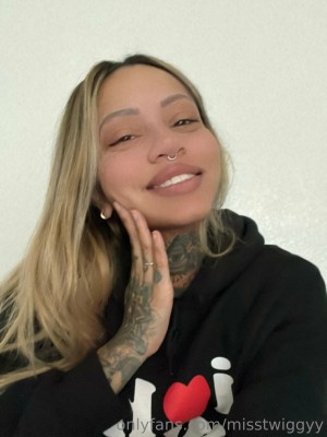 misstwiggyy Nude Leaks OnlyFans Photos #6